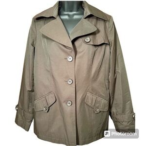 Gallery woman’s size medium brown raincoat